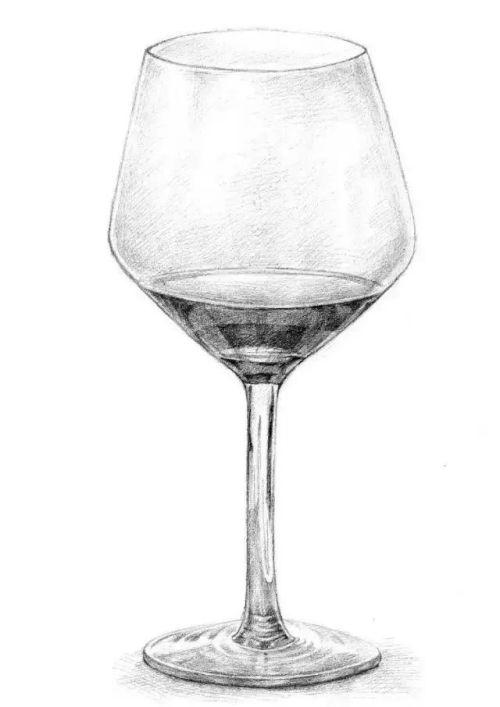 那么如何用素描绘来一步一步表现出高脚杯玻璃的质感呢?